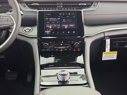 New 2025 Jeep Grand Cherokee Laredo X w/ Luxury Tech Group I image 28