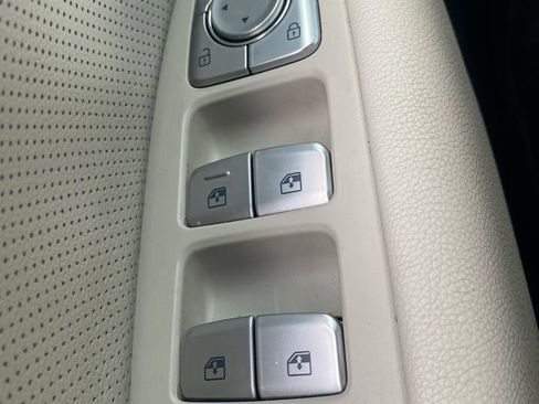 Used 2020 Genesis G70 2.0T w/ Elite Package image 18