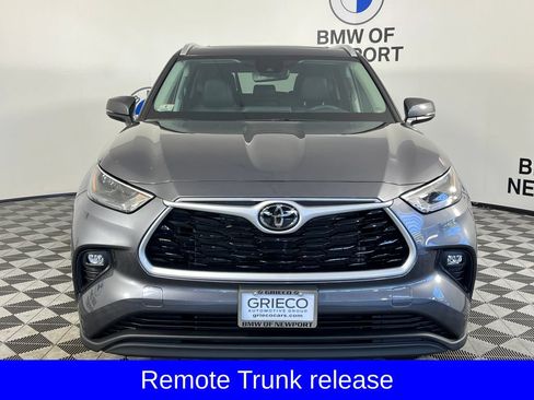 Used 2023 Toyota Highlander XLE AWD/4WD image 7