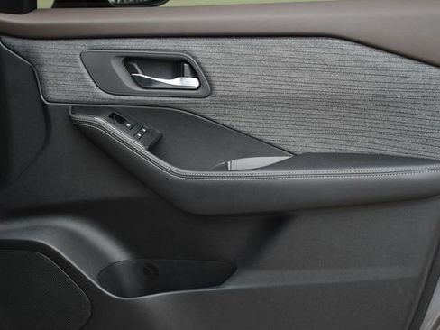 Used 2023 Nissan Rogue SV image 30