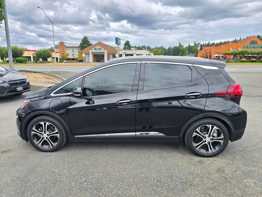 Used 2020 Chevrolet Bolt Premier w/ Infotainment Package FWD image 4