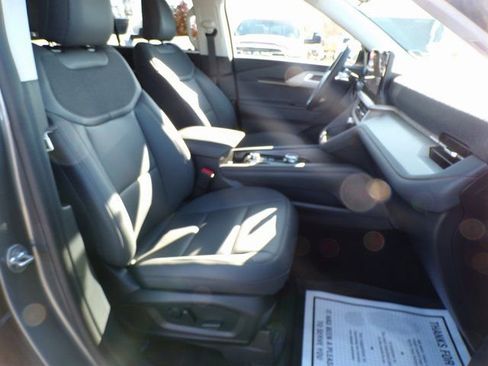 New 2026 Ford Explorer Active w/ Active Comfort Package image 15