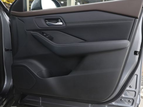 Used 2023 Nissan Rogue SV w/ SV Premium B Package image 9