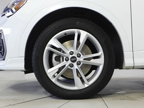 Used 2023 Audi Q3 2.0T Premium w/ Convenience Package image 5