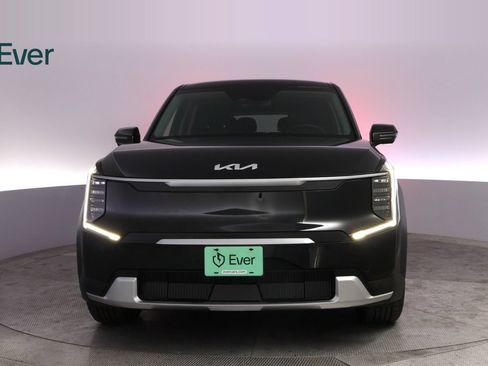 Used 2024 Kia EV9 Light Long Range RWD image 12