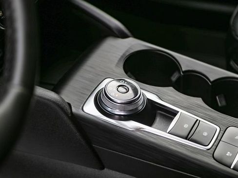 Used 2021 Ford Escape Titanium image 18