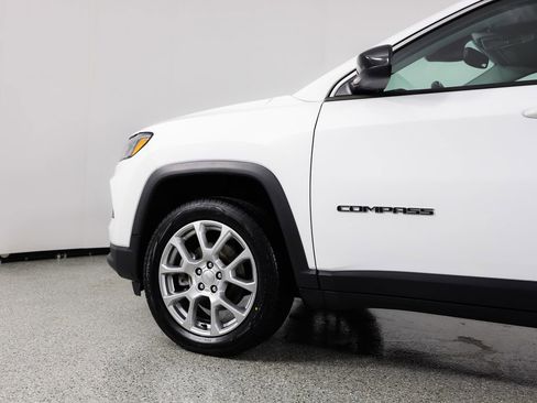 Used 2022 Jeep Compass Latitude image 6