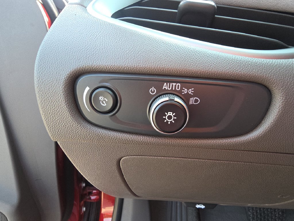 Used 2025 Chevrolet Malibu LT FWD image 20