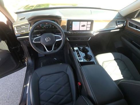 Used 2024 Volkswagen Atlas SE FWD image 19