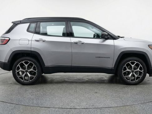 Used 2025 Jeep Compass Limited AWD/4WD image 11