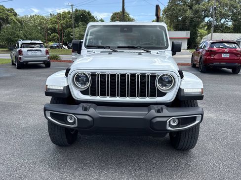 Used 2025 Jeep Wrangler Unlimited Sahara AWD/4WD image 8