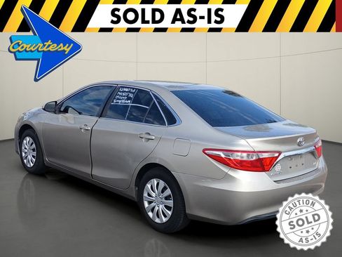 Used 2017 Toyota Camry LE FWD image 5