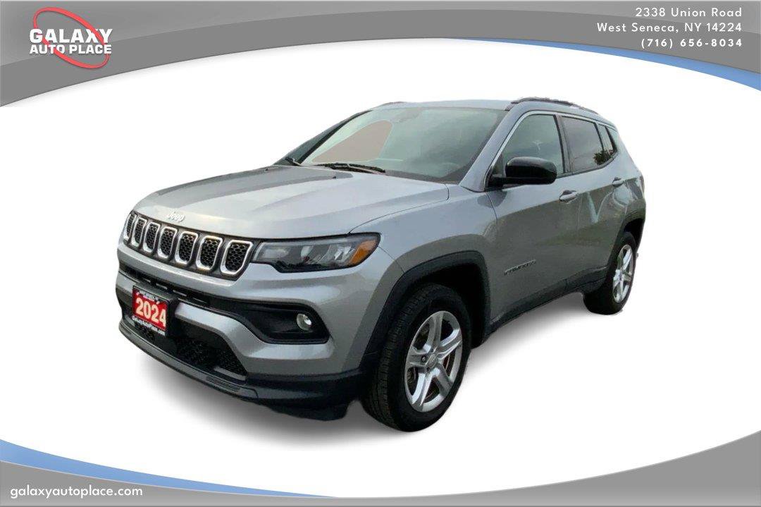 Used 2024 Jeep Compass Latitude AWD/4WD image 1