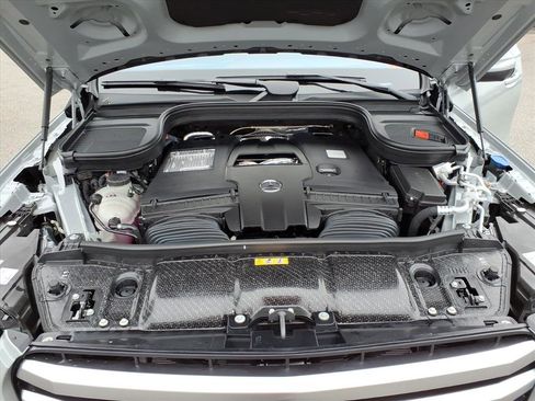 New 2026 Mercedes-Benz GLS 580 4MATIC image 9