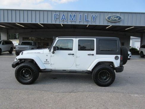 Used 2012 Jeep Wrangler Unlimited Sport AWD/4WD image 2