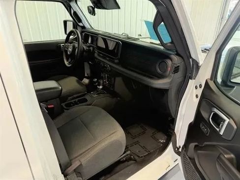Used 2024 Jeep Wrangler Unlimited Rubicon AWD/4WD image 25