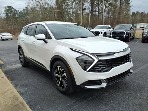 Used 2024 Kia Sportage EX image 3