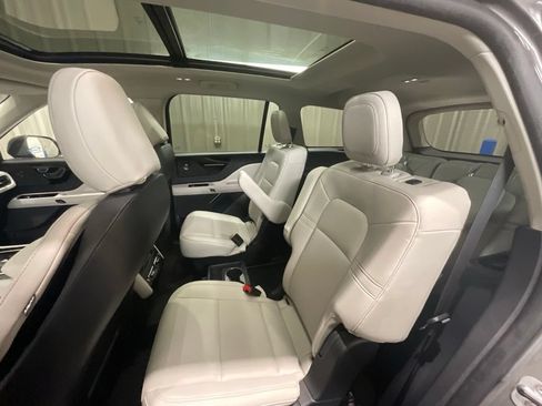 Used 2025 Lincoln Aviator 2WD w/ Jet Appearance Package image 19