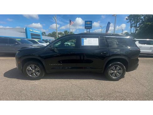 Used 2025 Chevrolet Traverse LT FWD image 5