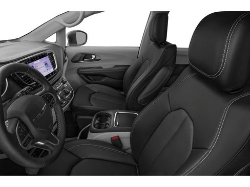 Used 2023 Chrysler Pacifica Touring-L image 6