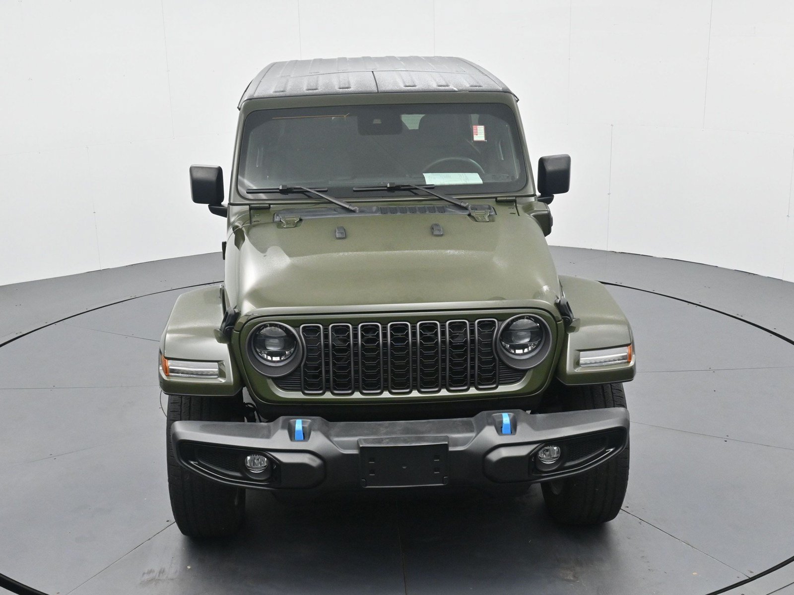Used 2024 Jeep Wrangler Unlimited w/ Convenience Group AWD/4WD image 18