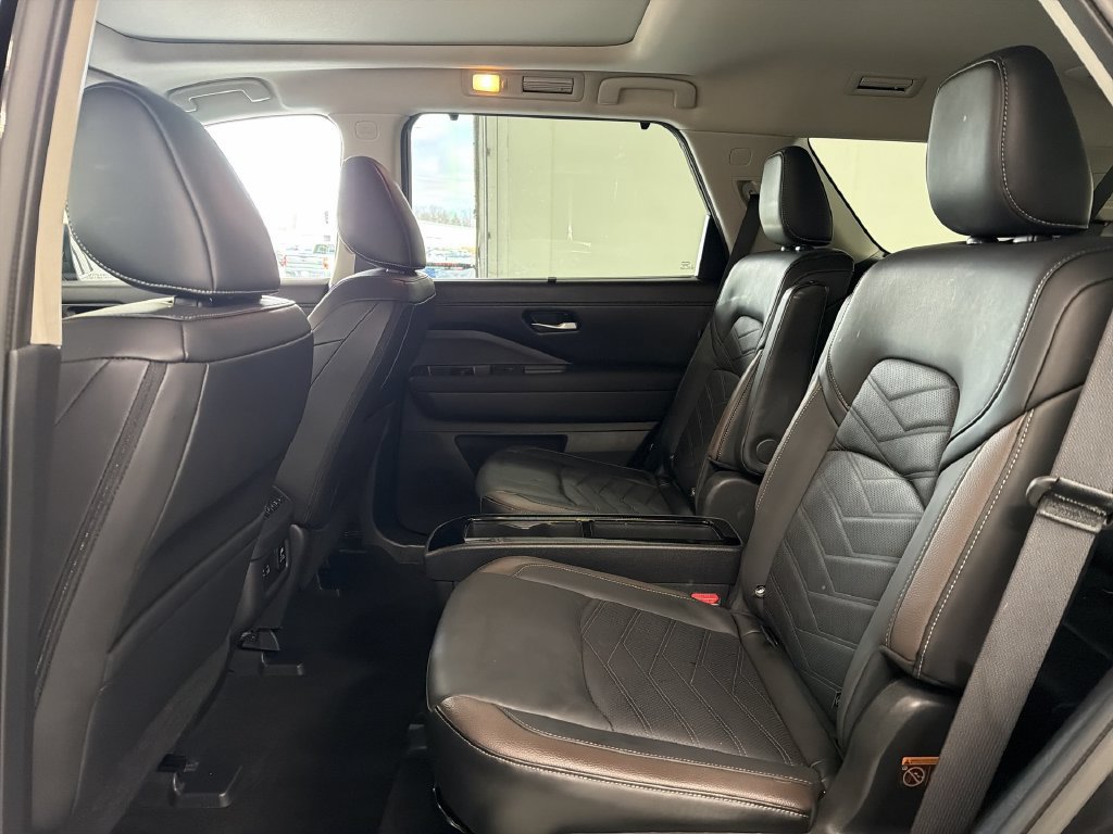 Certified 2025 Nissan Pathfinder Platinum w/ Lighting Package (N93) FWD image 20