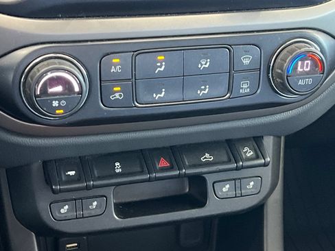 Used 2018 Chevrolet Colorado Z71 AWD/4WD image 17