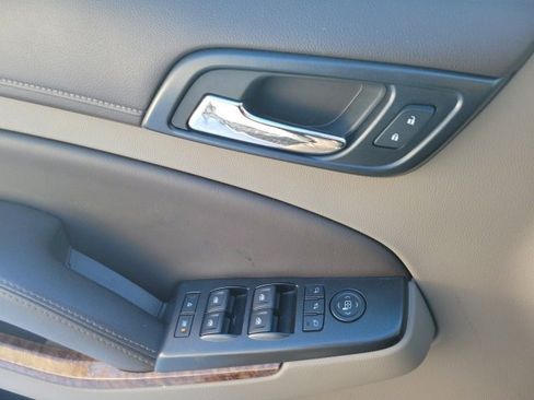 Used 2015 Chevrolet Suburban LTZ image 22