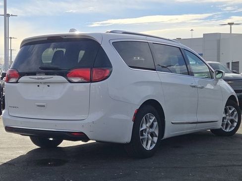 Used 2019 Chrysler Pacifica Touring-L Plus w/ Tire & Wheel Group image 17