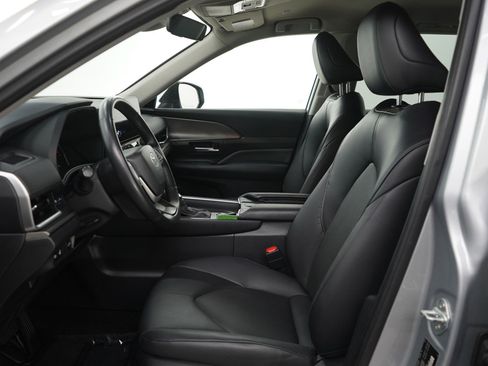 Used 2024 Toyota Grand Highlander XLE image 14