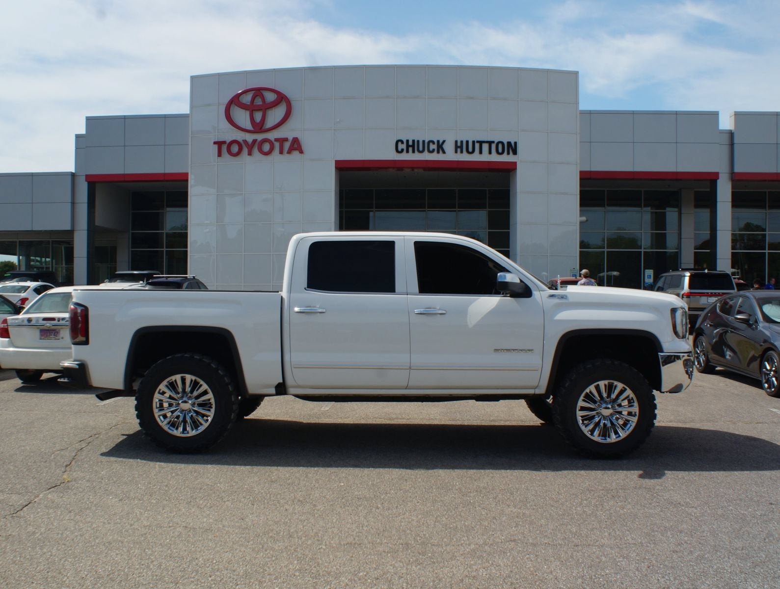 Used 2018 GMC Sierra 1500 SLT w/ SLT Premium Package AWD/4WD image 1