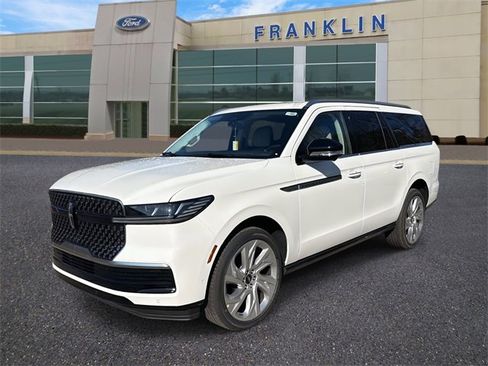 New 2025 Lincoln Navigator L Reserve image 3