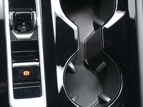 Used 2025 Volkswagen Atlas Cross Sport SE image 6