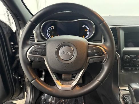 Used 2021 Jeep Grand Cherokee Laredo AWD/4WD image 29