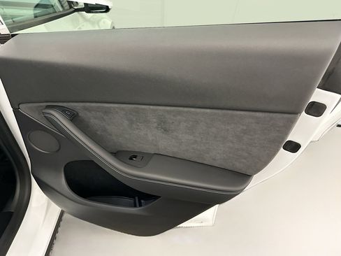 Used 2023 Tesla Model Y Long Range image 33