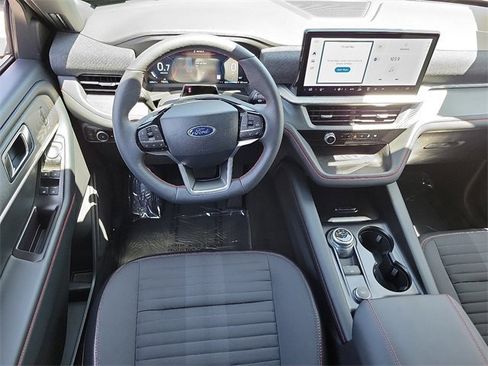 Used 2025 Ford Explorer ST-Line image 4