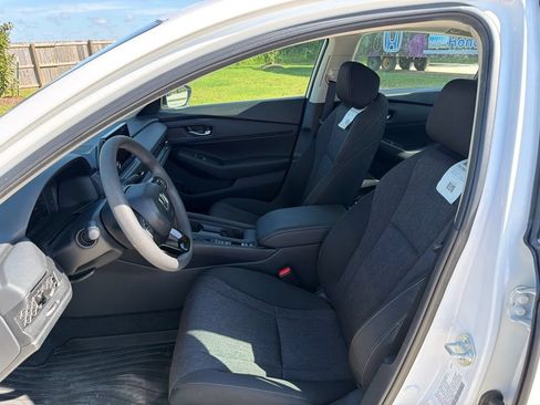 Certified 2025 Honda Accord SE image 9