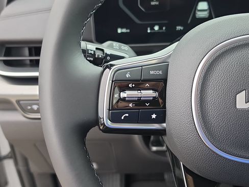 New 2026 Kia Carnival SX w/ SX Dark Edition Package FWD image 32