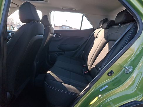 Used 2022 Hyundai Venue SEL image 10