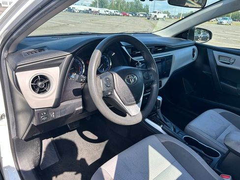 Used 2019 Toyota Corolla LE FWD image 3