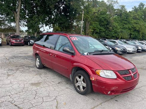 Used 2005 Dodge Grand Caravan SXT w/ Leather Interior Group FWD image 3