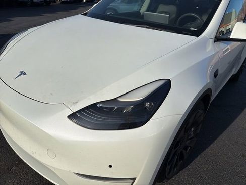 Used 2022 Tesla Model Y Performance AWD/4WD image 24