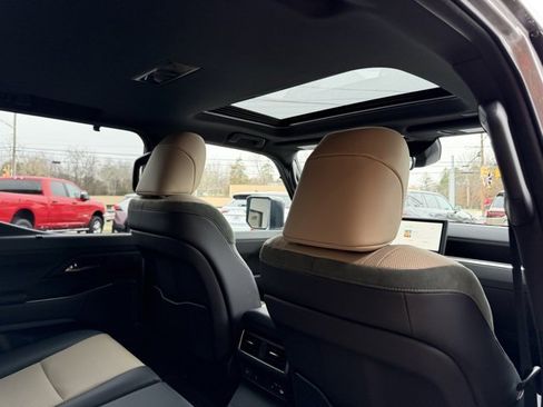 Used 2025 Lexus GX 550 image 21