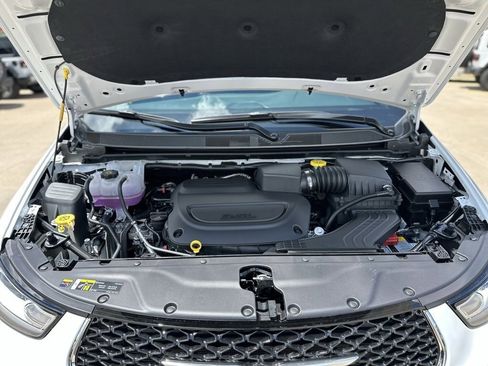 New 2025 Chrysler Pacifica Select image 8