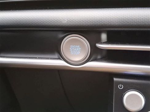 Certified 2025 Hyundai Tucson SE image 23