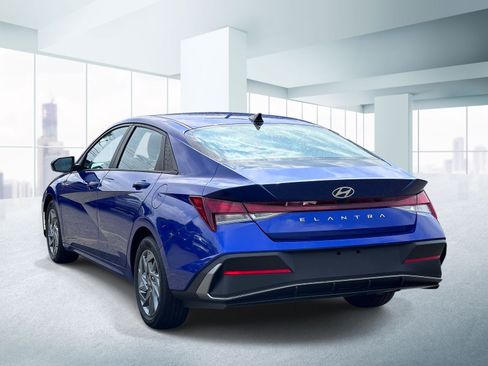 Used 2024 Hyundai Elantra SEL FWD image 3