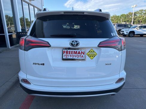 Used 2018 Toyota RAV4 XLE w/ Plus Extra Value Package FWD image 9