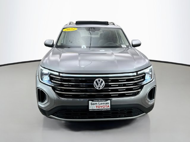 Used 2024 Volkswagen Atlas SEL AWD/4WD image 2