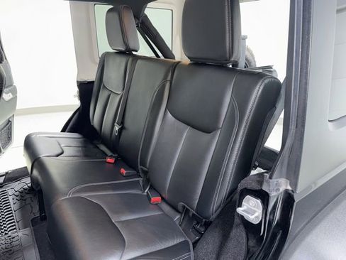 Used 2016 Jeep Wrangler Unlimited Rubicon image 21