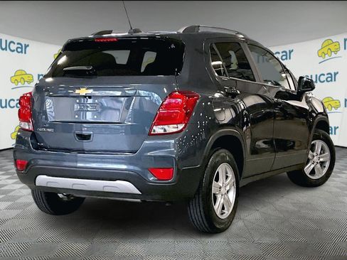 Used 2022 Chevrolet Trax LT w/ LT Convenience Package image 6